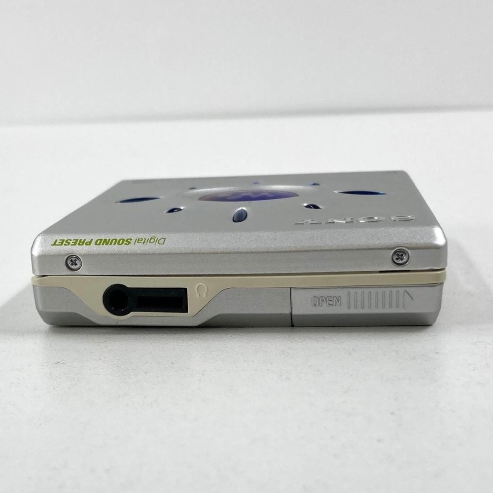 SONY MZ E500 Portable MD Player Silver Used Authentic Genuine Excellent