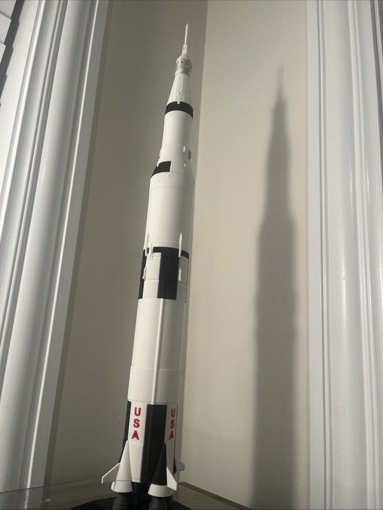 Apollo Saturn V Rocket Model 1:200