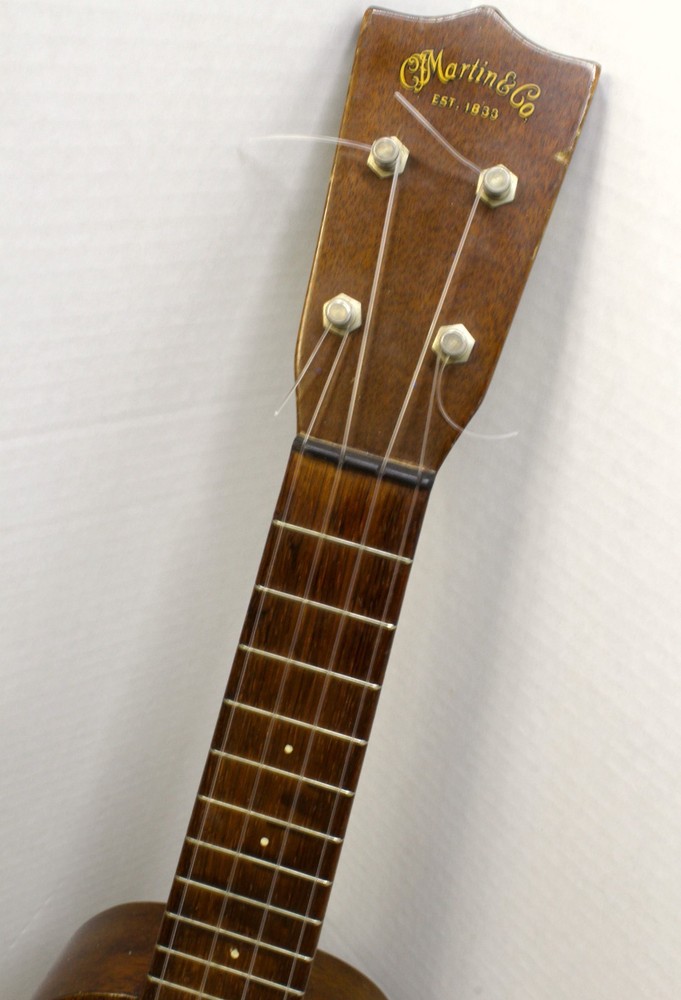 MARTIN & CO O 4-String UKE Ukelele with Soft Case – Very Good