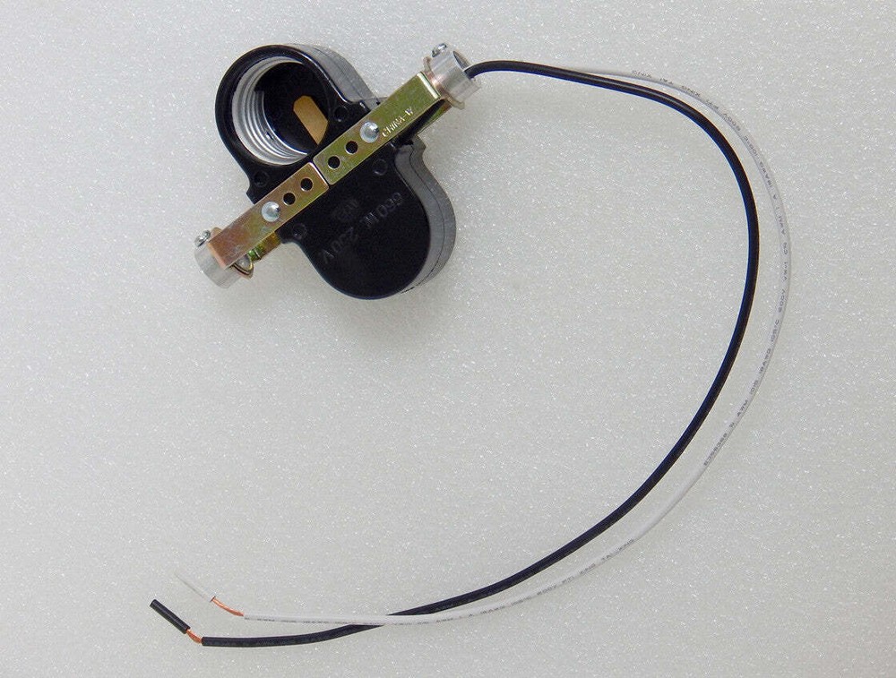 2-Light Phenolic Medium Base Offset Cluster Socket (Switchless)