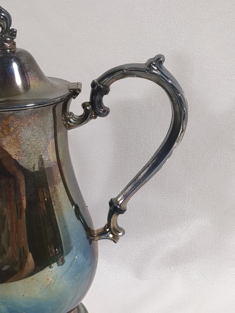 Vintage Oneida Silversmith SilverPlate Coffee or Tea Pot. 10.5"
