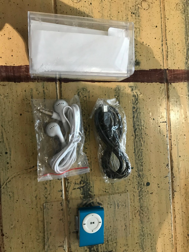 8 GIG MP3 PLAYER NEW IN PACKAGING OPEN BOX