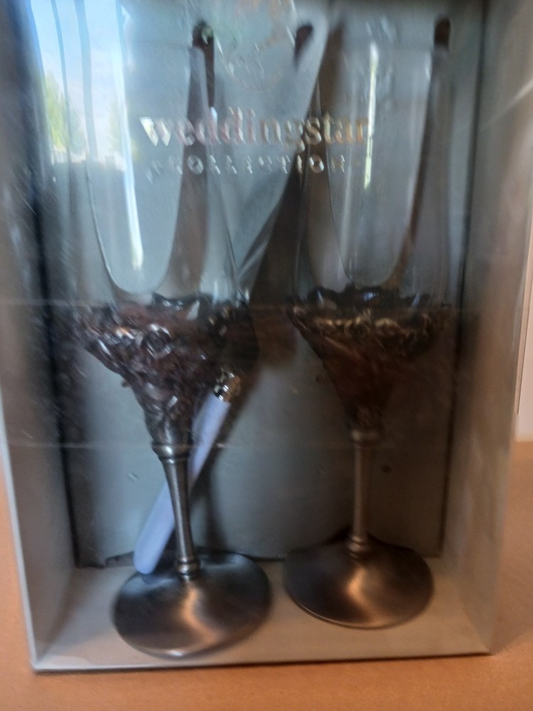 Champagne Glases With Cake Cutter/sever