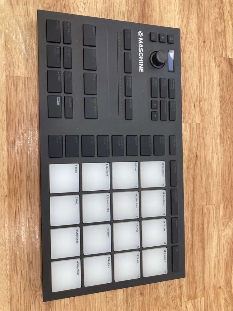 Native Instruments MASCHINE MIKRO MK3 Drum Controller USED