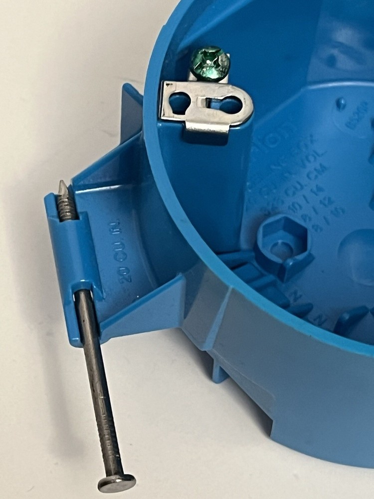 Carlon New Work Ceiling Box w/ Lug PVC Round B520P
