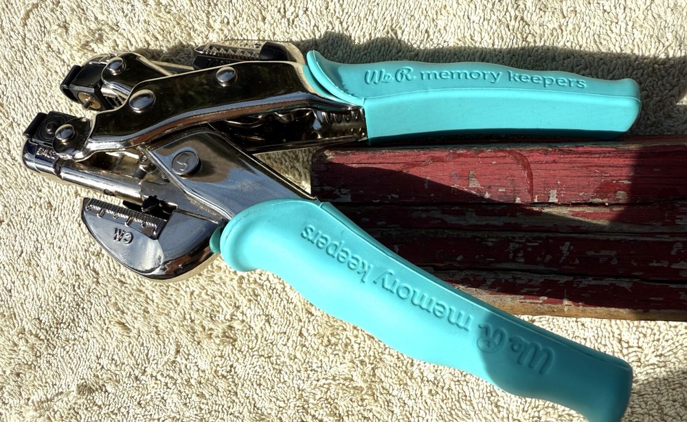 WE R MEMORY KEEPERS CROP-A-DILE HOLE PUNCH & EYELET SETTER