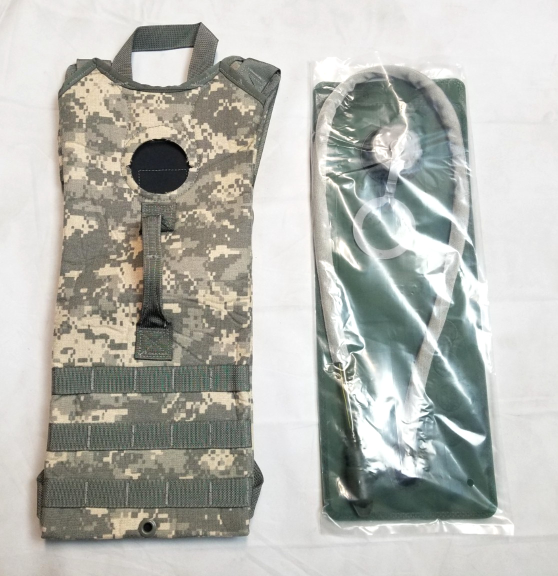 USGI ACU DIGITAL MOLLE 3L/100oz Hydration System Carrier Pack w/ New Bladder