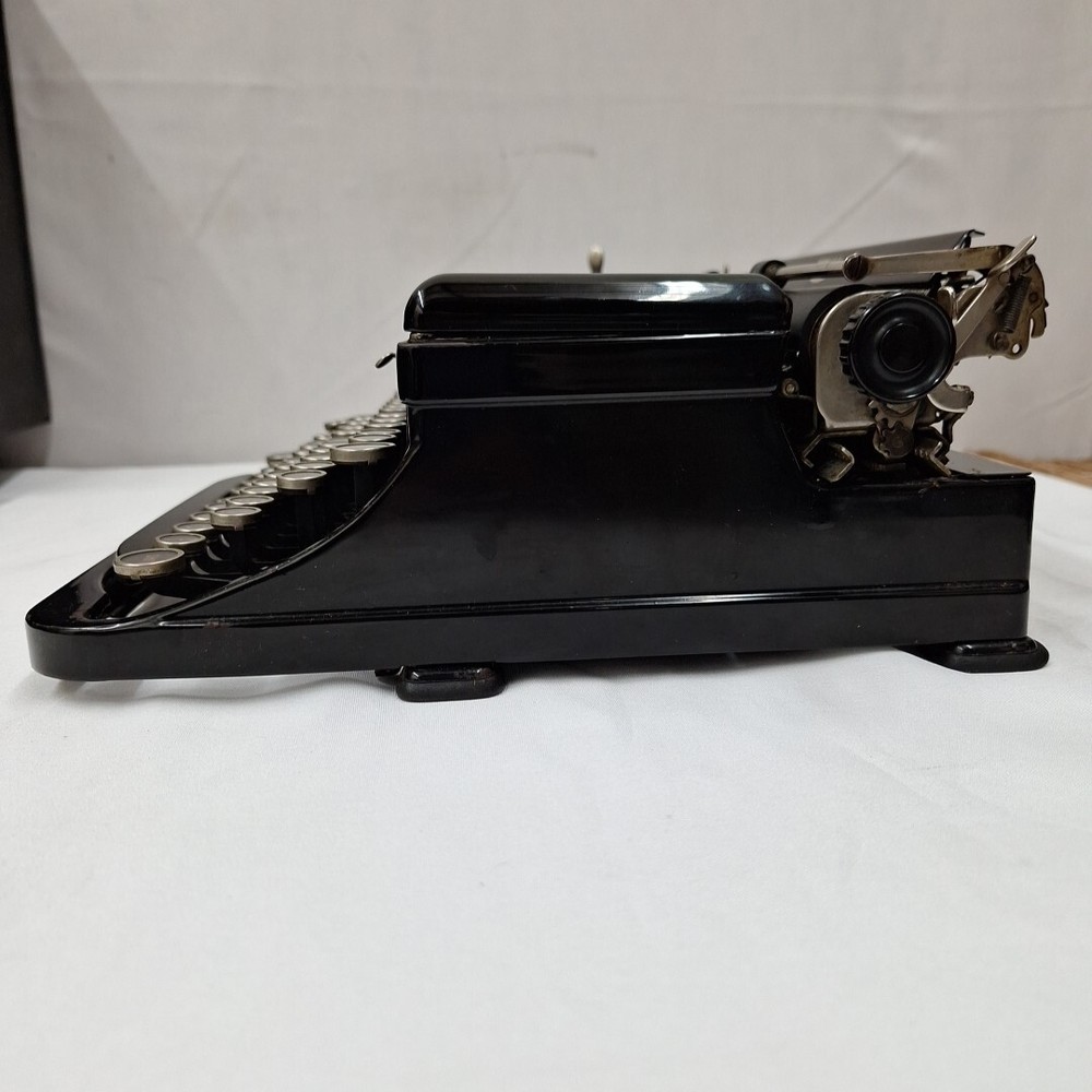 Royal Typewriter Portable with Case Model 0-427931