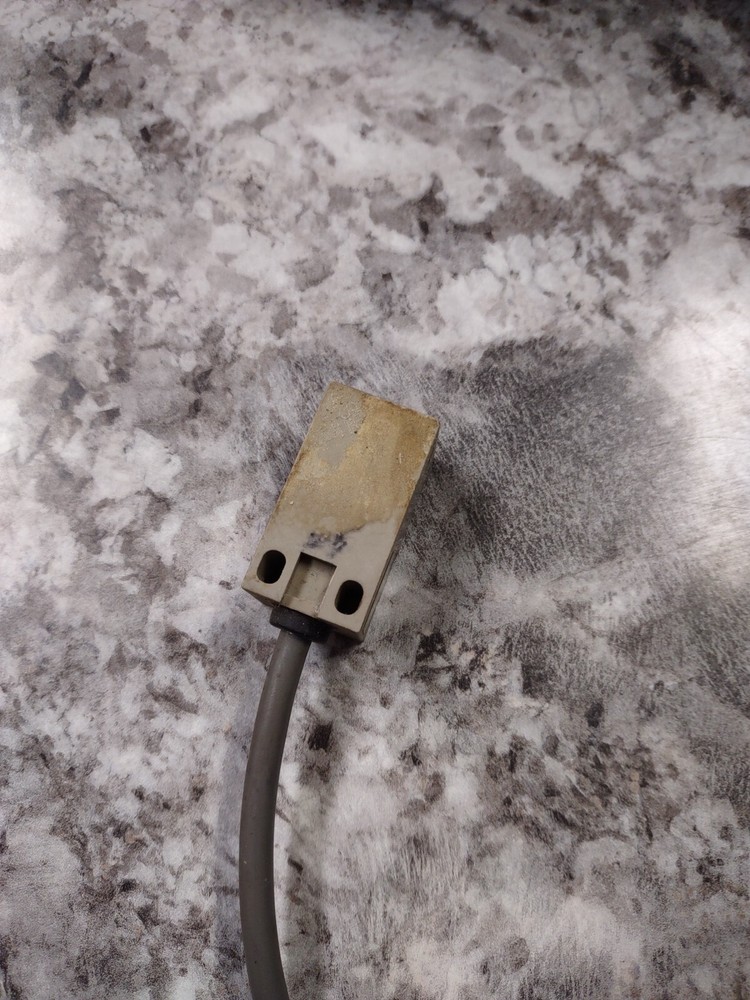 FUJI PEW-13L/N PROXIMITY SWITCH