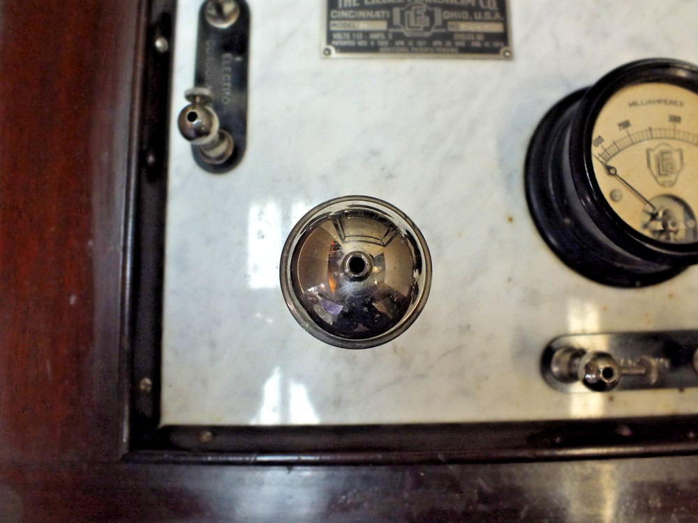 Antique Dynelectron Physicians Device with Atomic Force Control Panel c1913