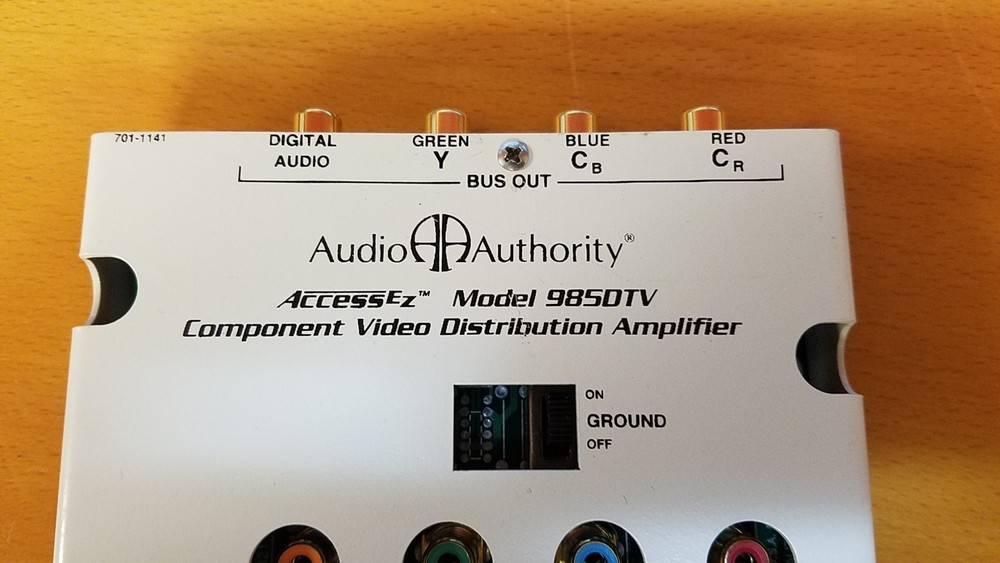 Audio Authority component video distribution Amp. model 985DTV