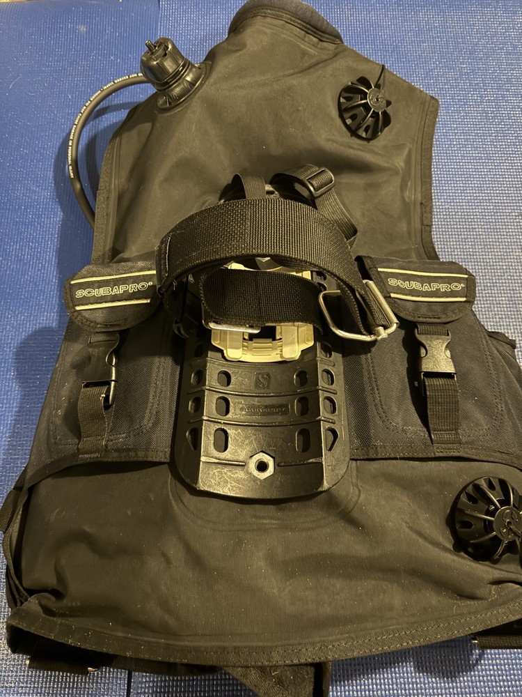 SCUBAPRO Classic BCD Scuba Weight-Integrated Buoyancy Compensator - Medium
