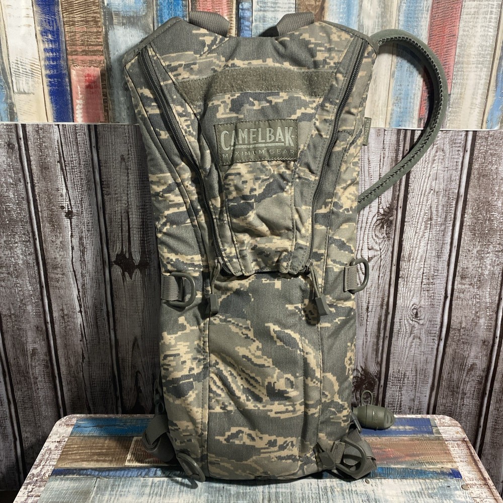 CAMELBAK Maximum Gear Lightweight Digital Camouflage Pack With Bladder