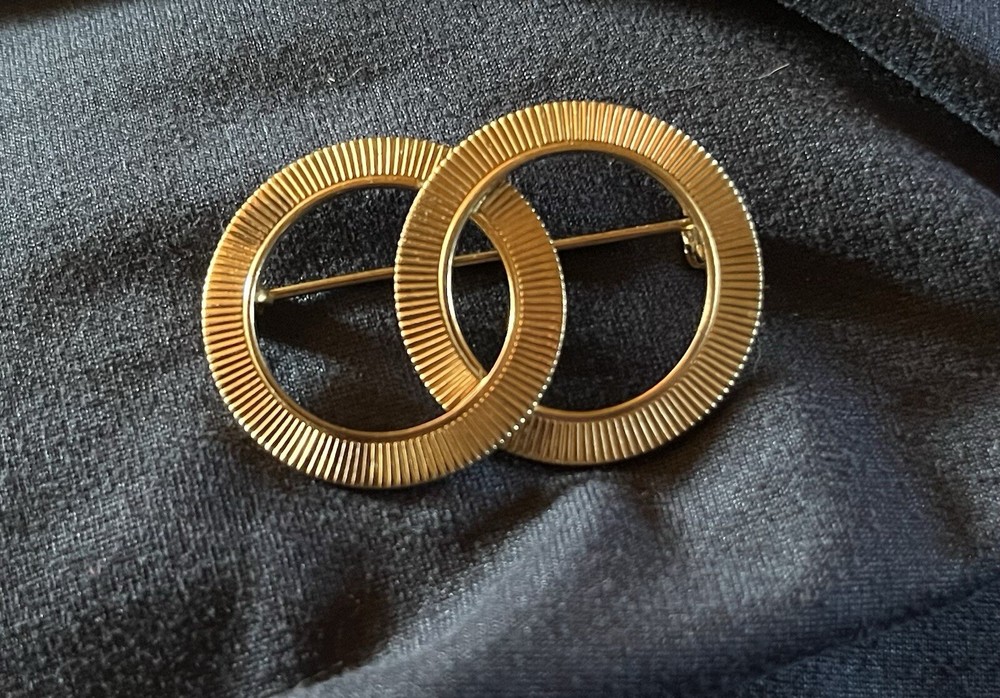 Twin Circles Goldtone Pin