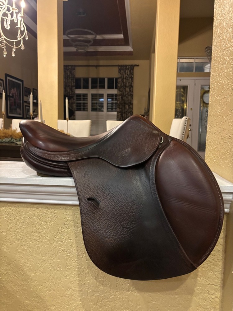 jumping saddle