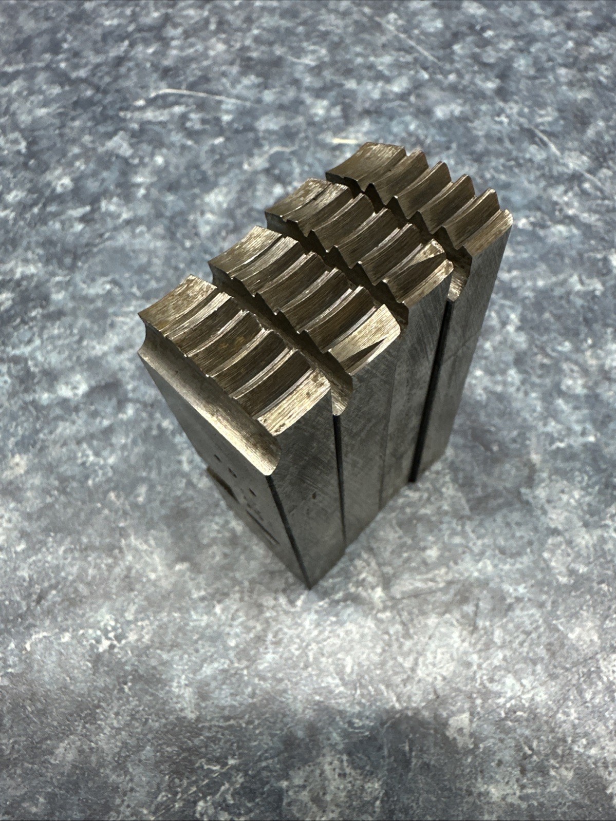 Oster 1 1/4 NC 7 Bolt Threading Dies Series 300 New