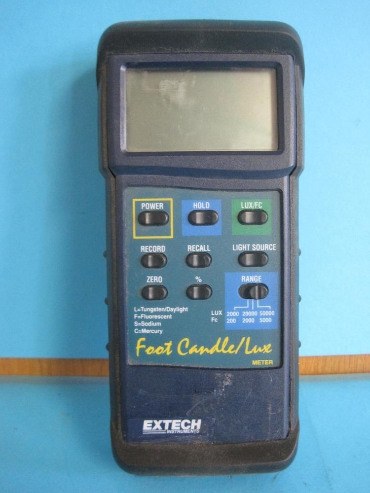EXTECH INSTRUMENTS MODEL 401025 FOOT CANDLE LUX DIGITAL LIGHT METER W/ SENSOR