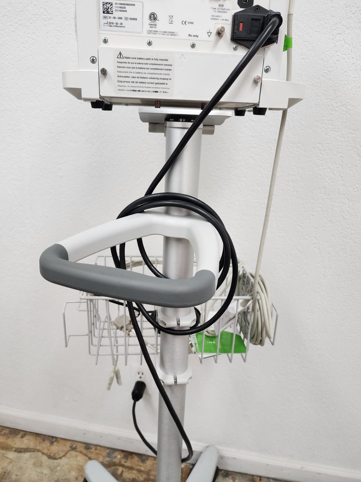 CasMed 01063000 Fore-Sight Elite Absolute Tissue Oximeter with Roller Stand