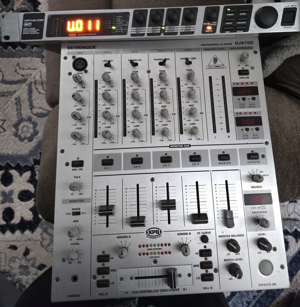 Behringer Virtualizer 3D FX2000 & Behringer DJX700 Professional DJ Mixer Working