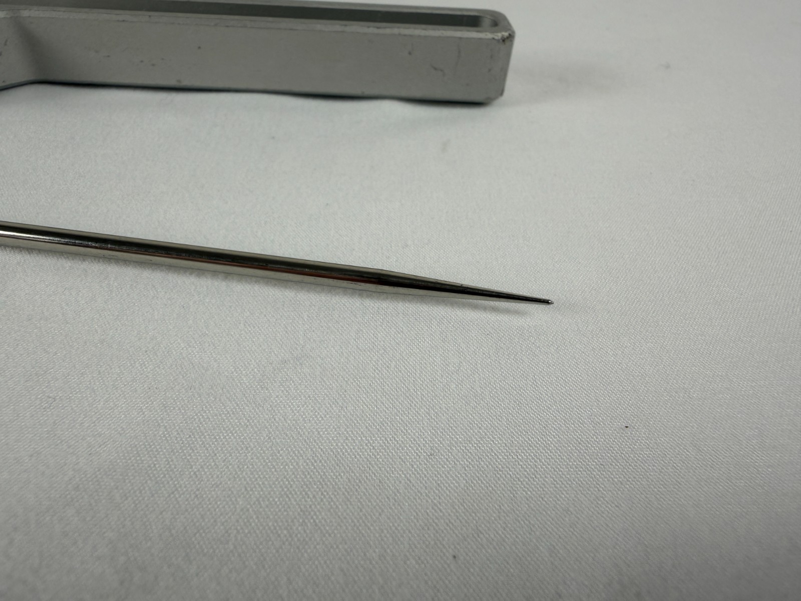 Brainlab 41780E / 41780-5E Pointer Cranial Surgical Instrument w/ Tray Neuro