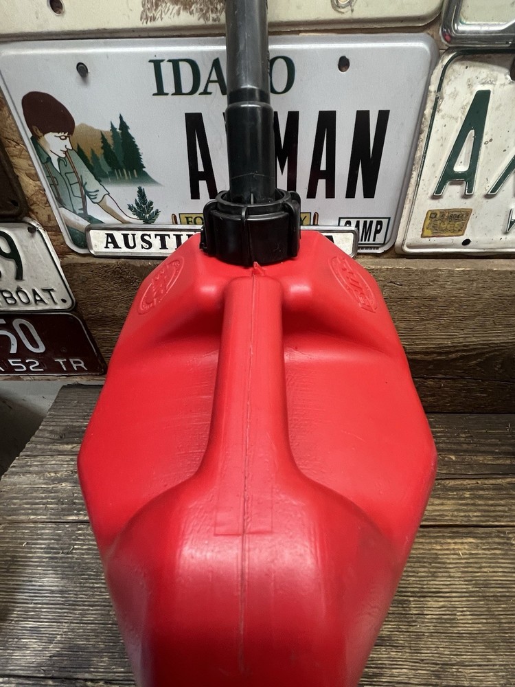 Blitz 2 Gallon 8 oz Gas Can Model 50810