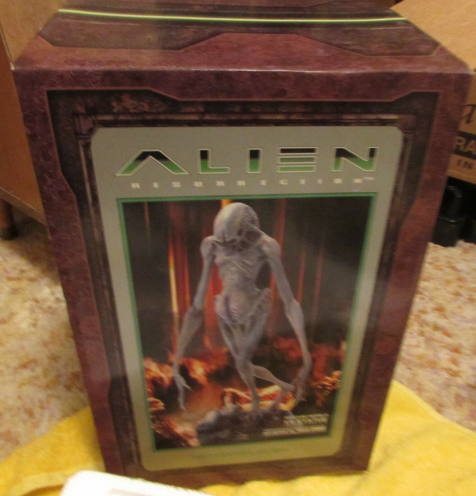 FEWTURE MODELS 1/6 SCALE NEWBORN STATUE FIGURE BUST ALIEN RESURRECTION