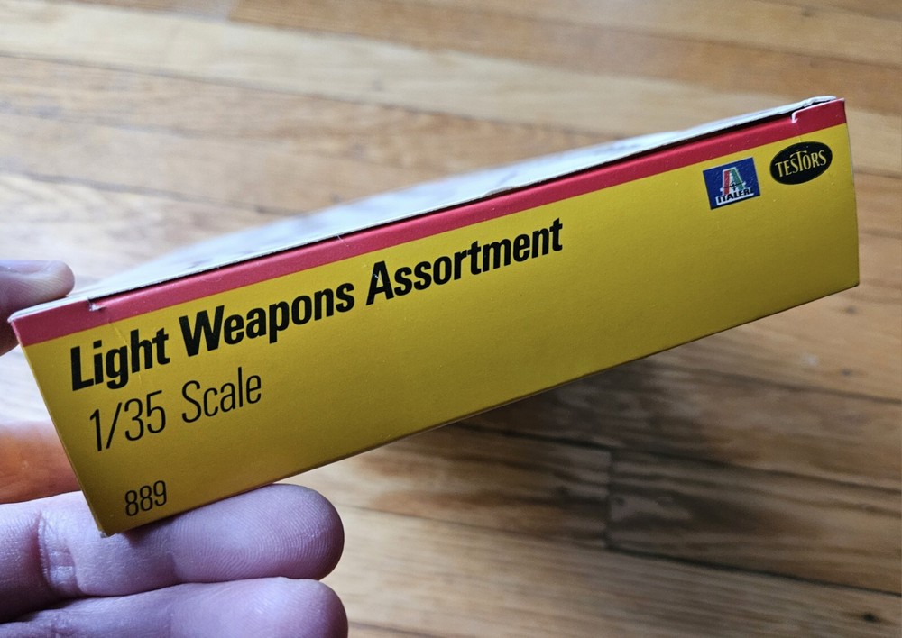 TESTORS 1/35 SCALE LIGHT WEAPONS ASSORTMENT World War 2