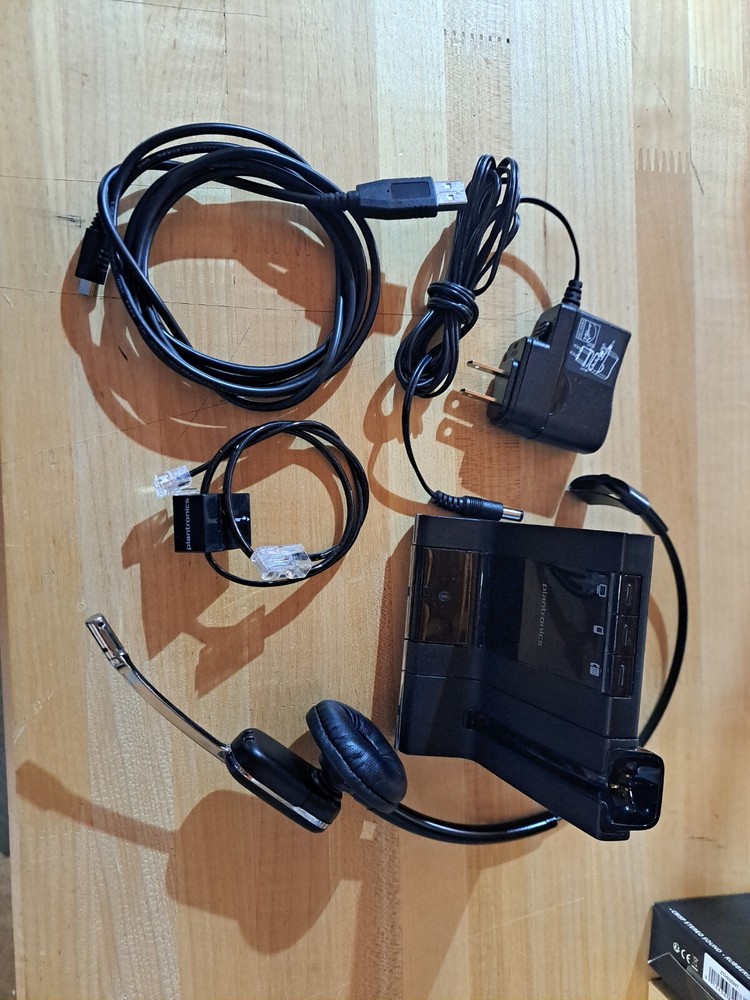 Plantronics W02 Wireless Headset System 6.0 with Charging Base - TESTED