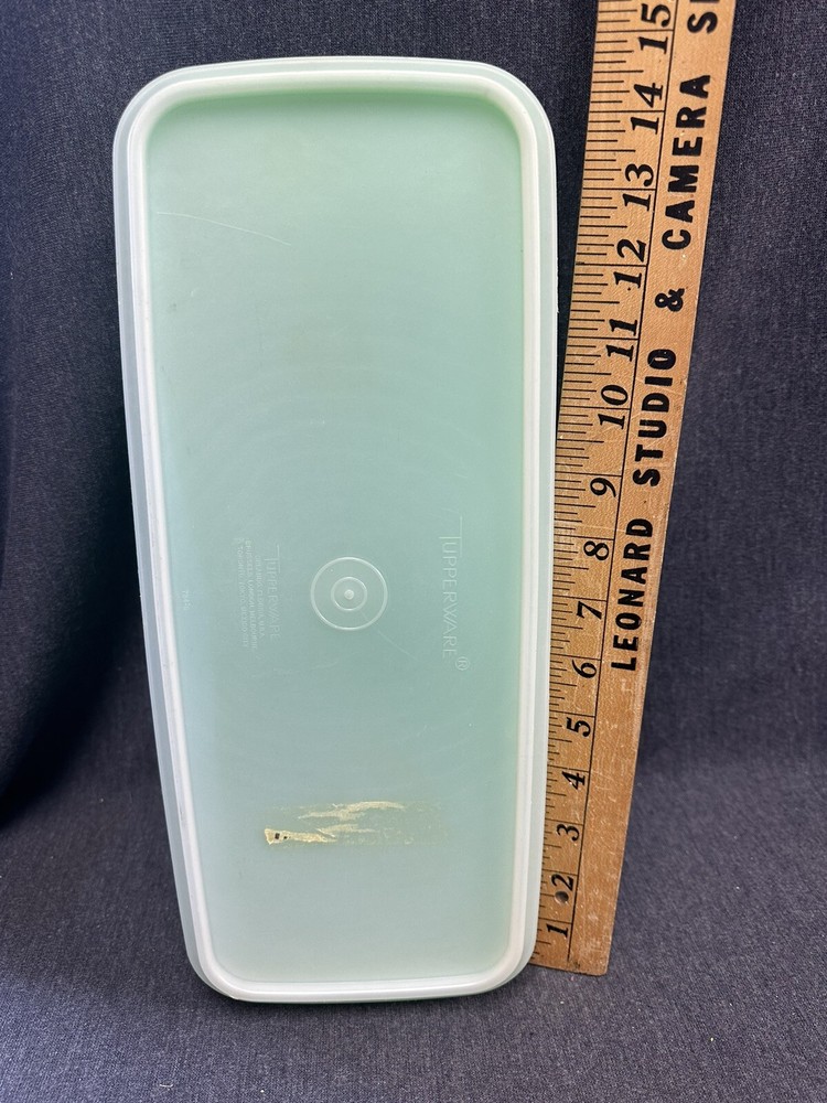 Long Rectangular Lidded Bread Box Easy Crisp Tupperware Jadite Green ECU