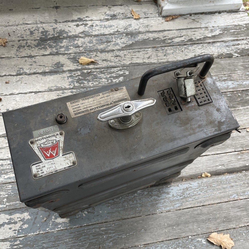 Twin V Motorola Transmitter Radio Model T41GGV-1 Type TA104 Very Rare Untested .