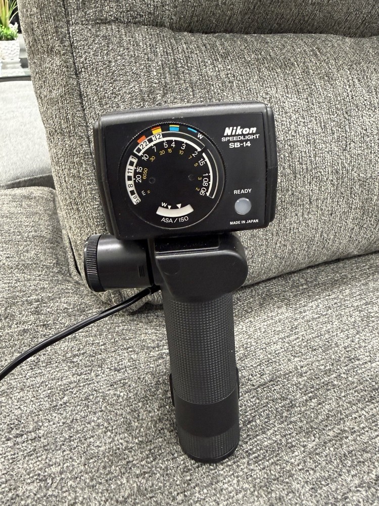 Nikon Speedlight SB-14 & Battery Compartment