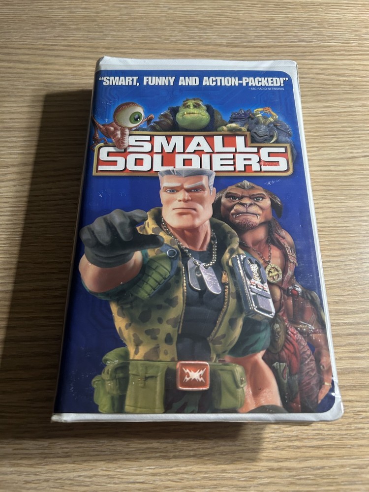 Small Soldiers (VHS, 1998, Clamshell)