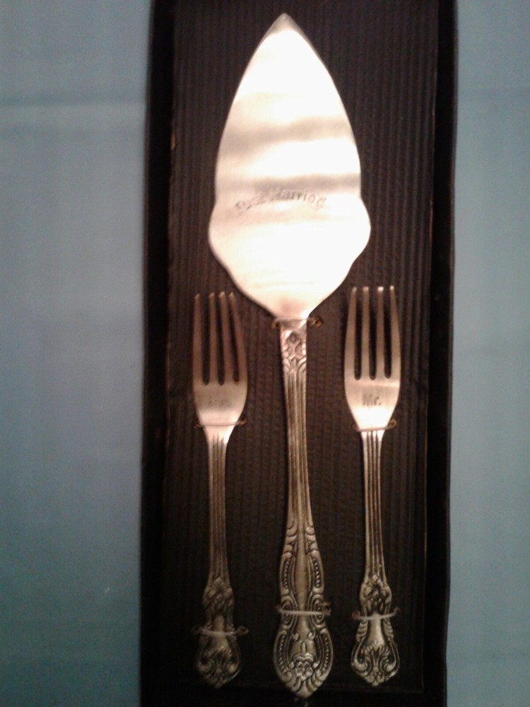 Wedding Cake  cutter & Forks Wendy Bellissimo