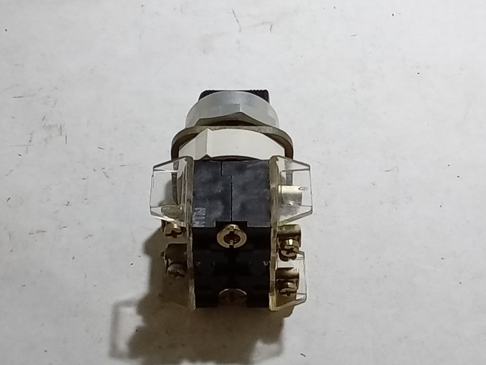 Allen Bradley 800T-J2 Selector Switch (M13B)