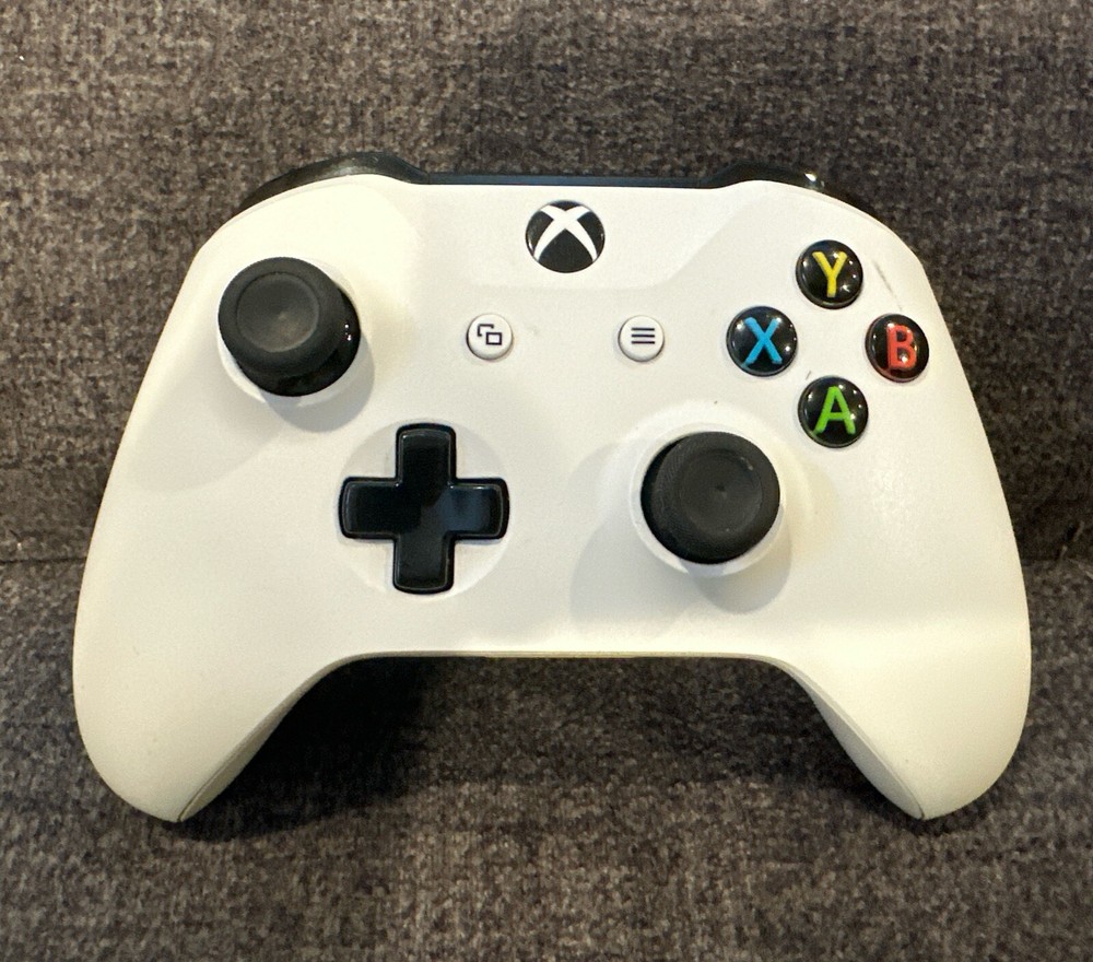 Official Microsoft Xbox One Wireless White Controller! Works Great! Authentic!
