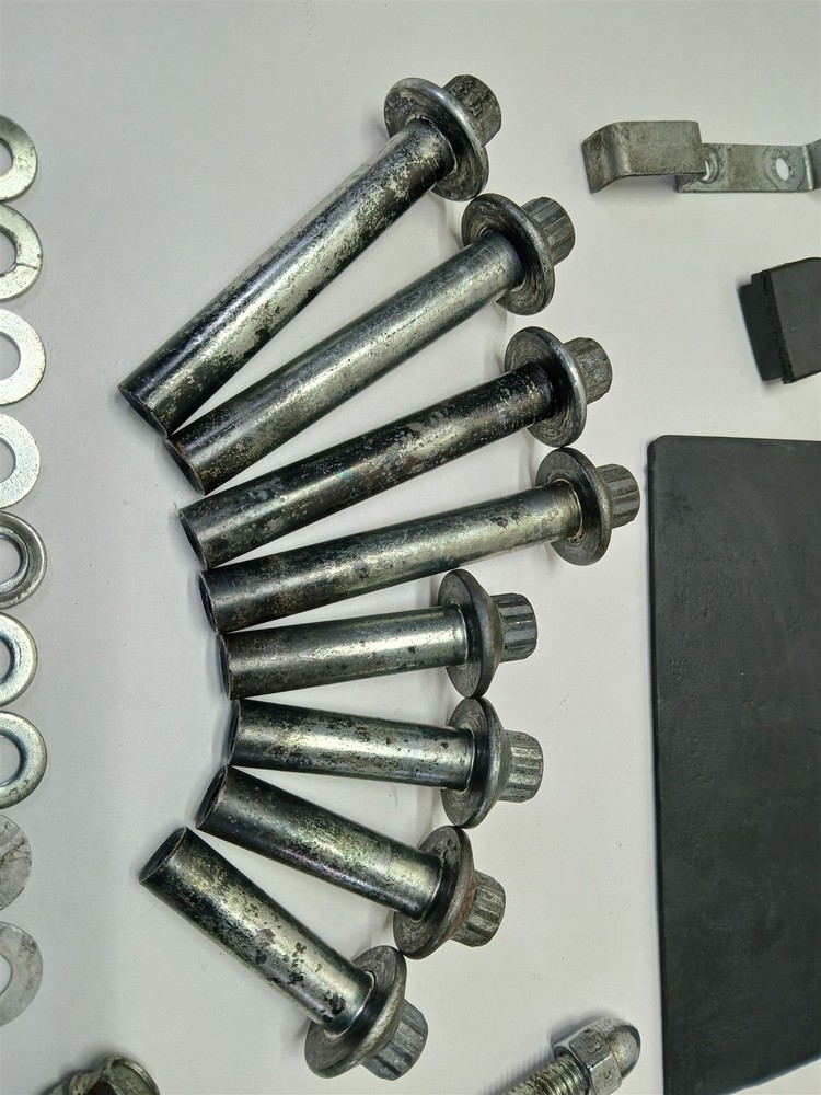 Harley-Davidson 2003 Softail Deuce Cylinder Head Engine Body Bolts Misc