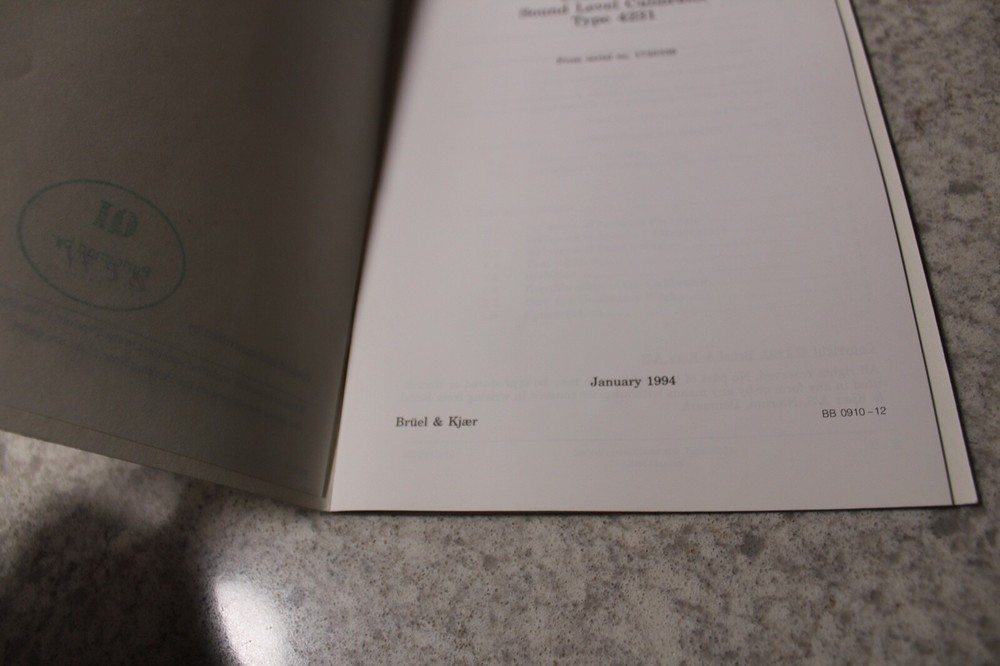 Bruel & Kjaer Technical Documentation Manuel For 4231 sound level calibrator