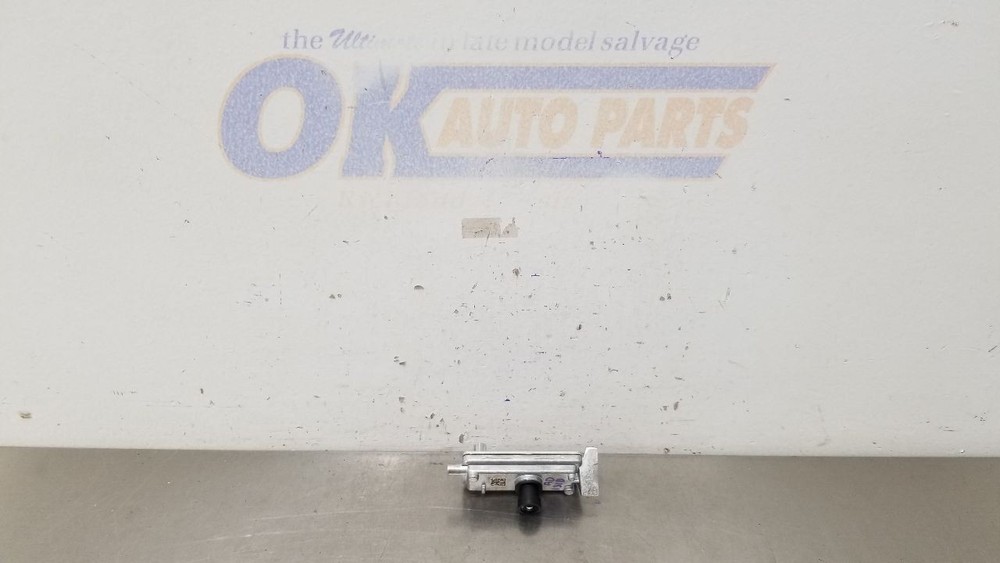 24 JEEP WAGONEER FRONT FACING LONG RANGE CAMERA 68609627AA