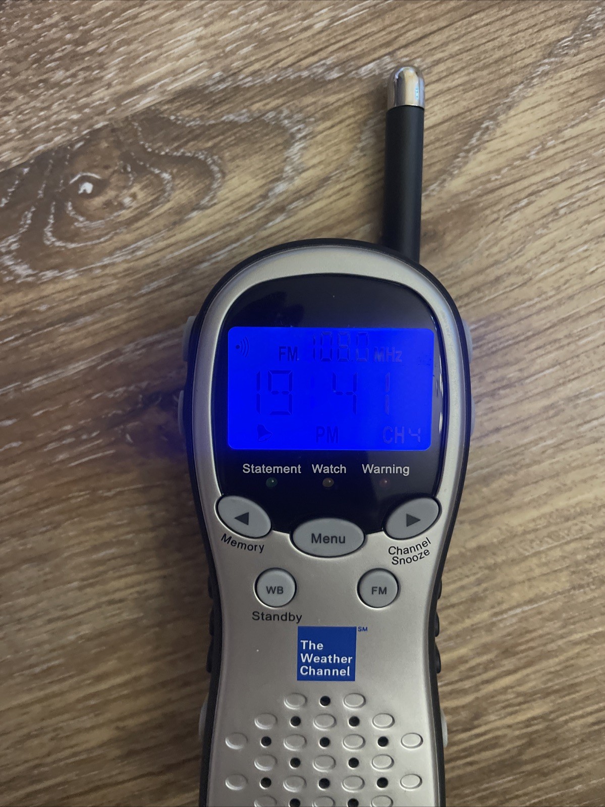 Weather Channel FM Alert Radio/Flashlight Hand Crank Rechargeable VEC438 TESTED