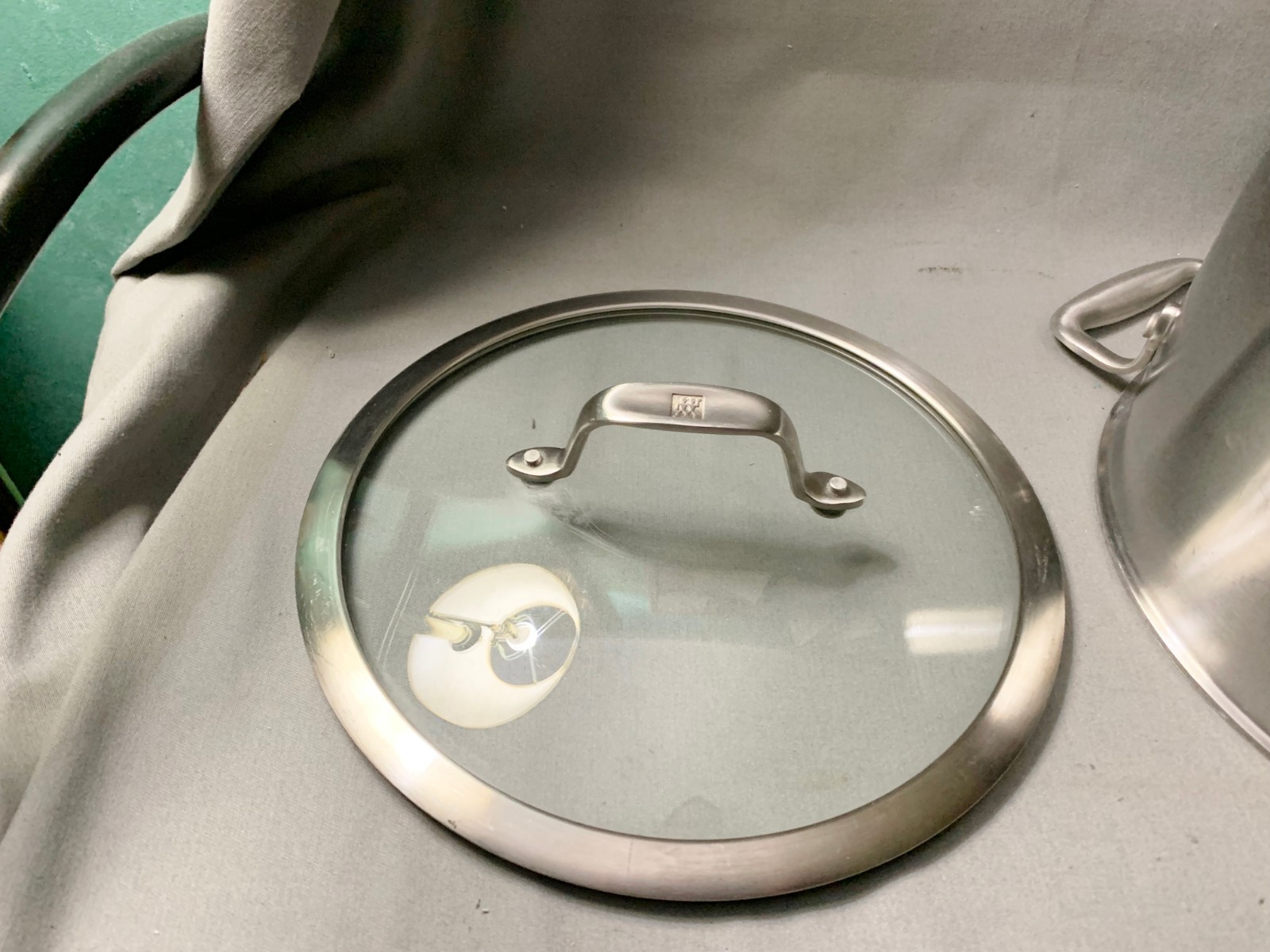 Zwilling J.A. Henckels 6 Qt. 10" 3 Ply 18/10 Stainless Steel Stock Pot Glass Lid