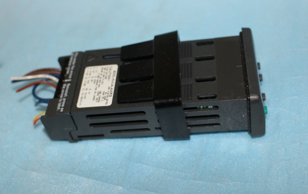 WATLOW SD3L-HJUA-AARG LIMIT CONTROLLER 100-240VAC 10VA w/ Mounting Bracket