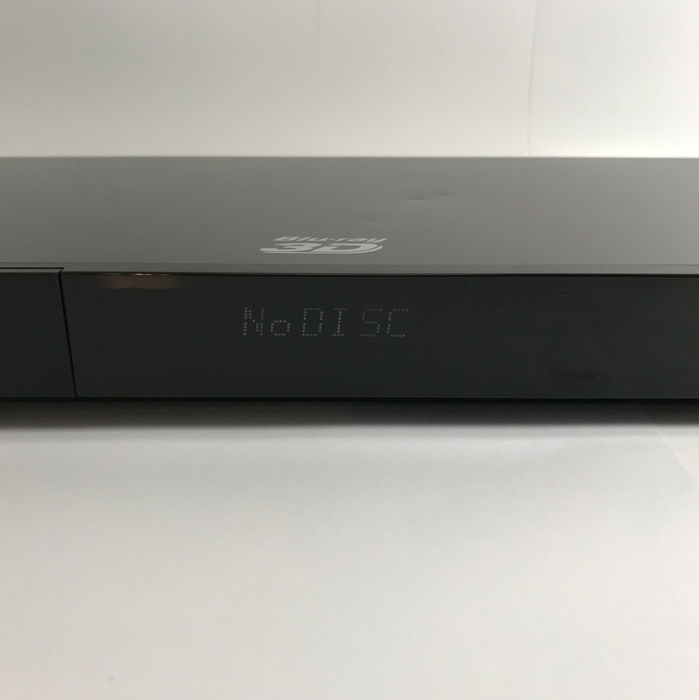 Samsung DVD Player. No Remote. DVDs play, blu-rays DO NOT, READ BELOW