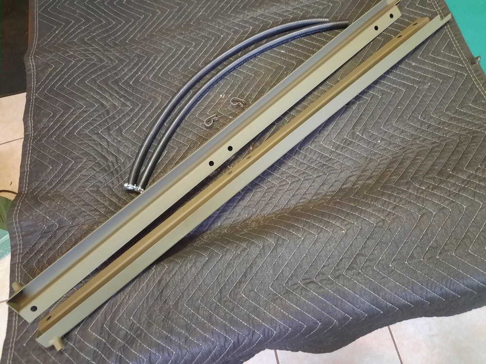 G102 Halftrack hood rain gutter kit