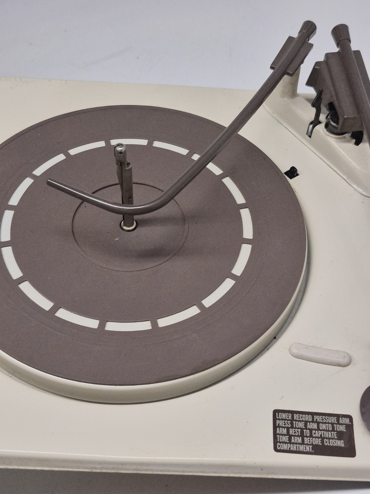 Zenith Solid State Suitcase Turntable