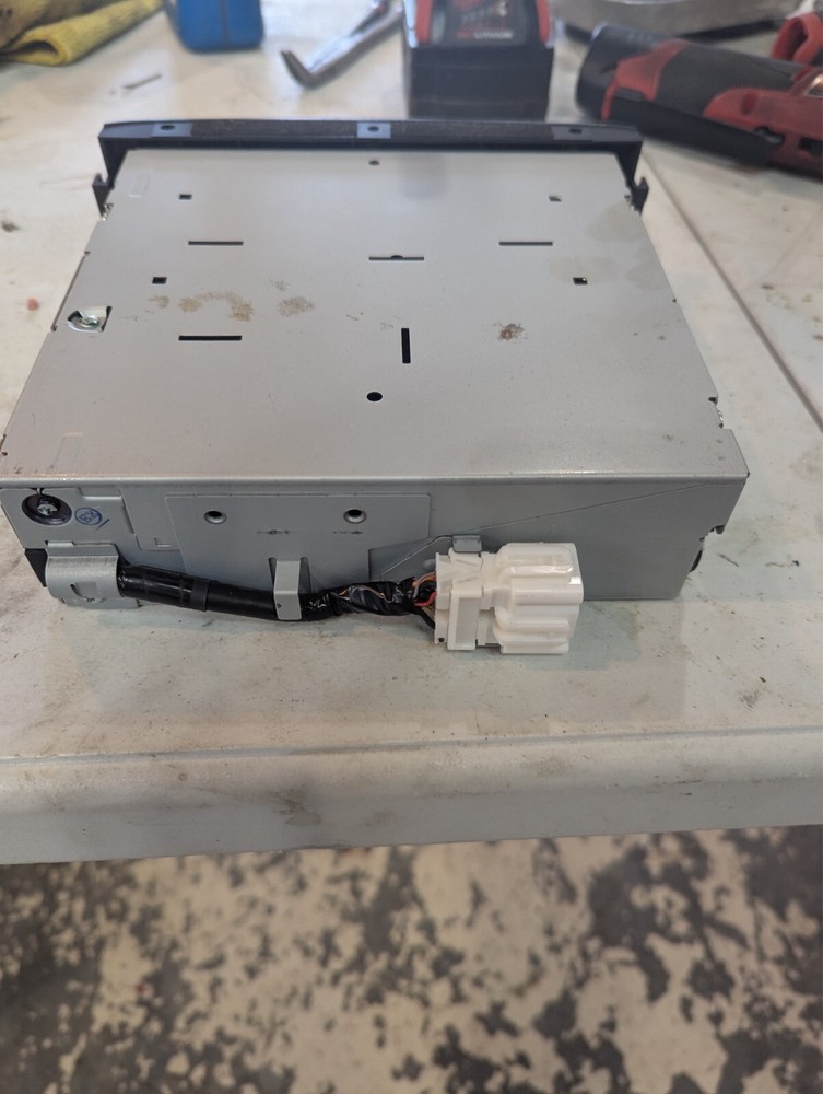 2005 Honda Pilot OEM 6 Disc CD Changer In Dash