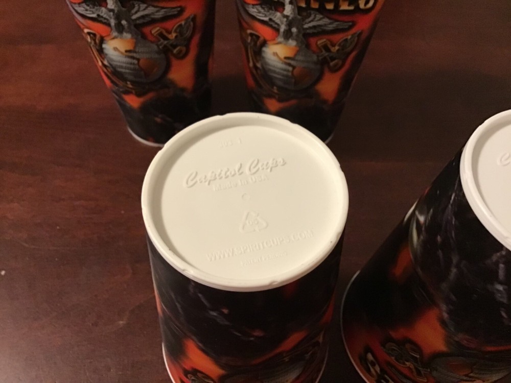 4 Plastic holographic cups Marines