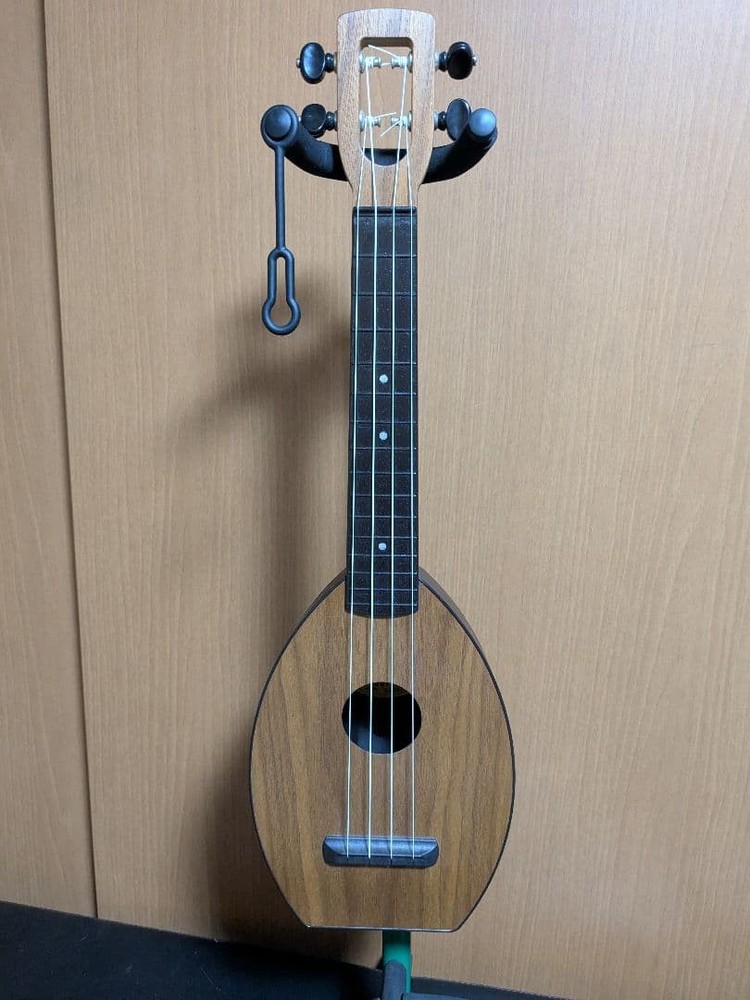 Ukulele Flea concert size rare walnut top no pattern