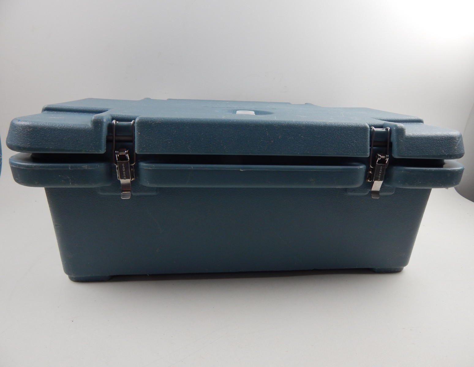 Cambro 160MPC Camcarrier Fits Full Sized Food Pans w/ Good Seal - Blue