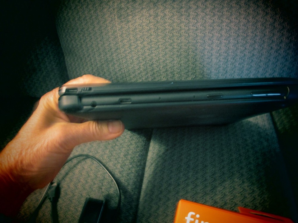 Fire HD 10 11th Generation Tablet Bundle with attached bluetooth keyboard/case