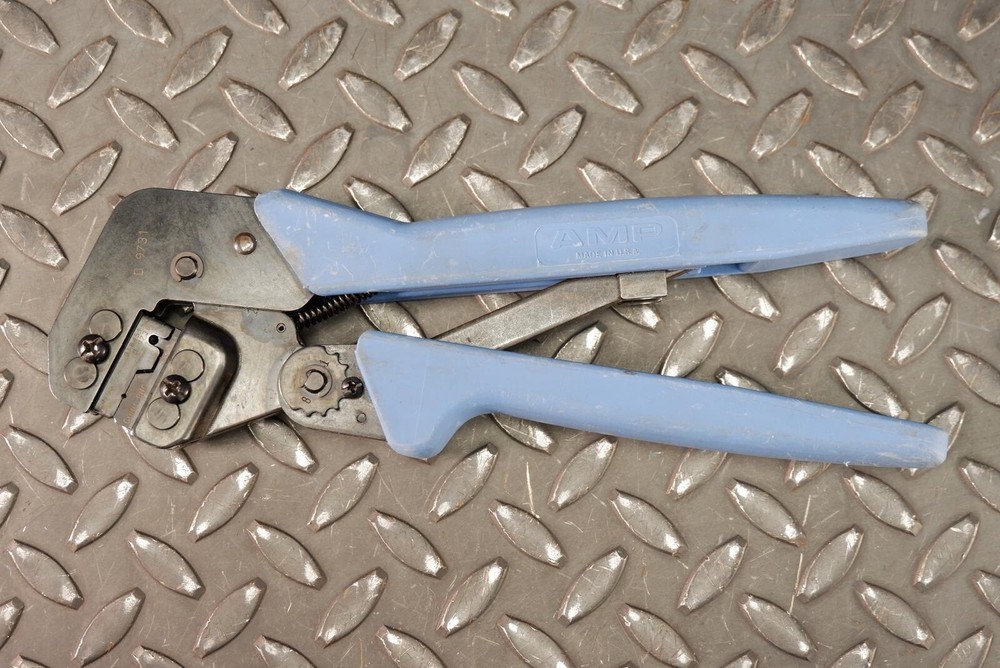 AMP 318451-2 COMM BNC Crimping Tool
